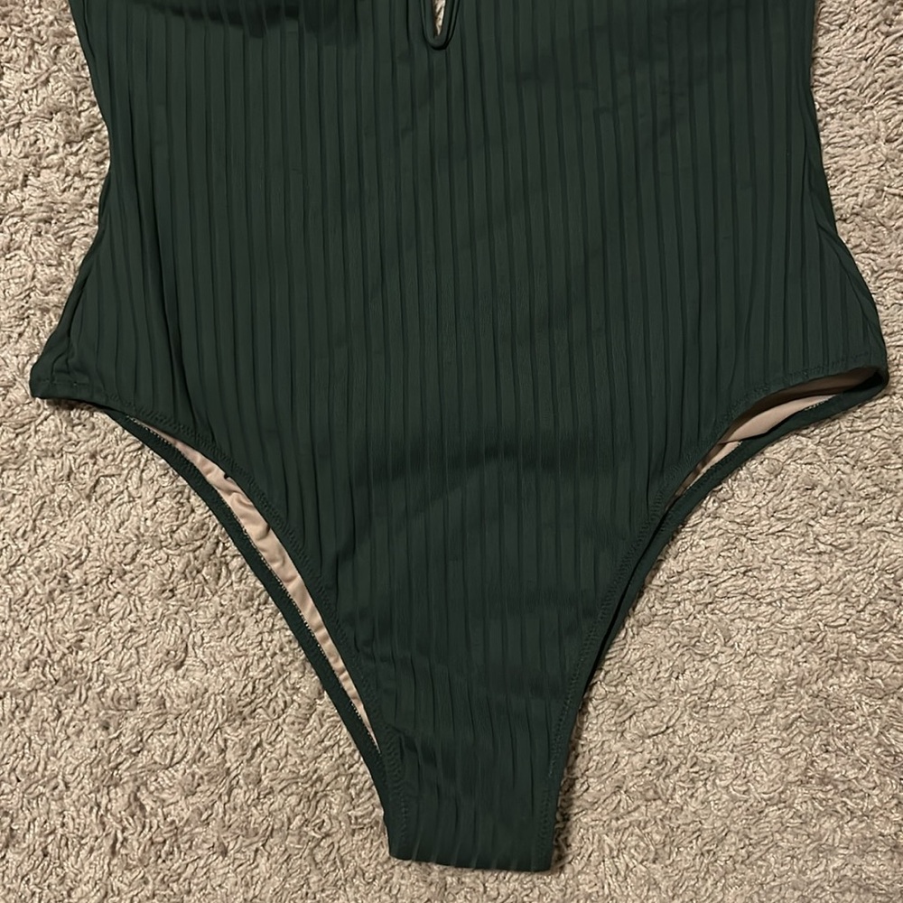 Women'sRibbed Plunge Front V-Wire One
Piece Swimsuit - Shade & Shore - Picture 5 of 10